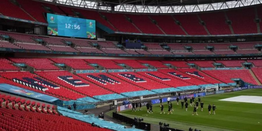 Das Wembley-Stadion soll sich im Laufe der EM-Finalrunde immer mehr füllen. Foto: Matt Dunham/Pool AP/dpa