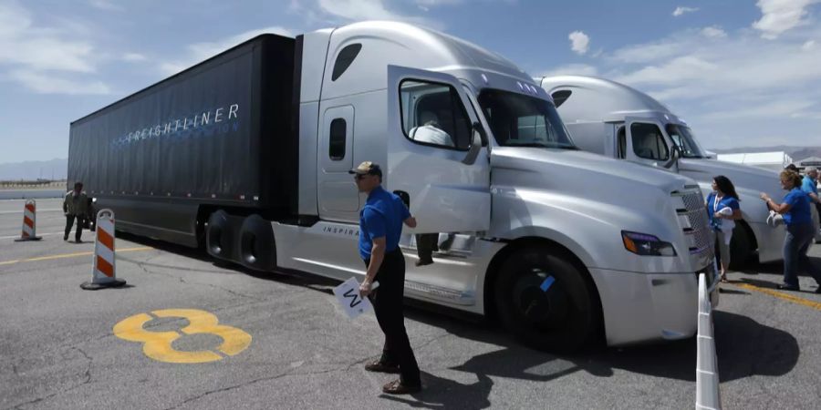 LKW selbstfahrend Amazon