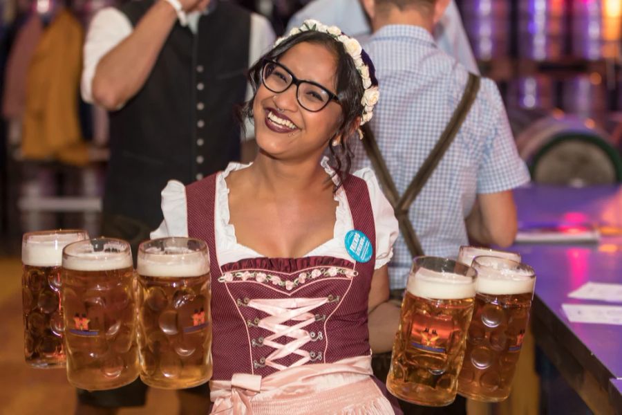 Am Oktoberfest in München sind die Bier-Preise deutlich gestiegen. (Archivbild)