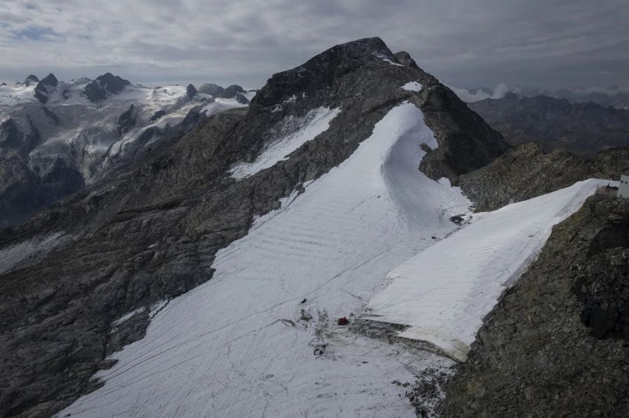 Zwar seien durch das Verschwinden der Gletscher neue Naturgefahren wie Steinschläge und Fluten zu erwarten. (Symbolbild)