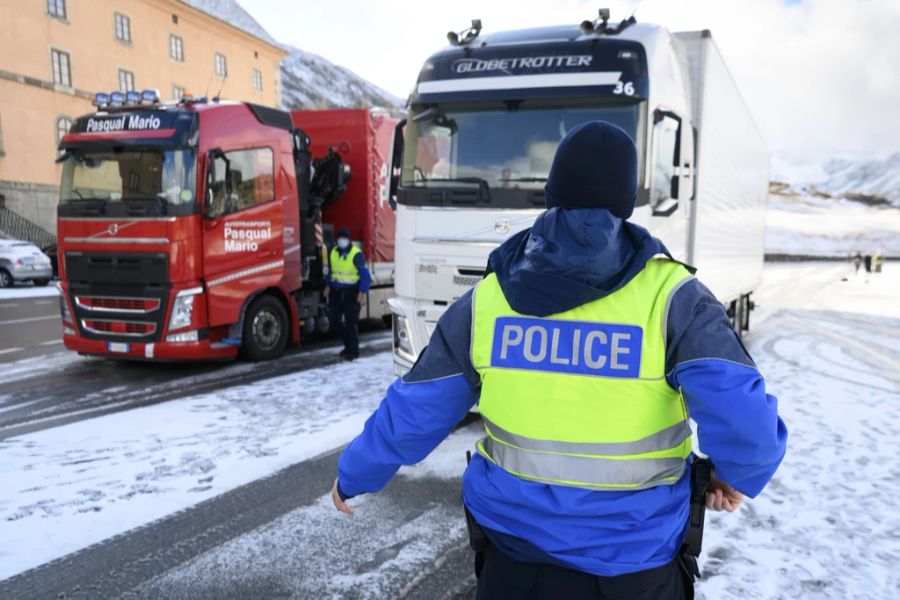 Kantonspolizei Wallis Schwergewichtfahrzeuge