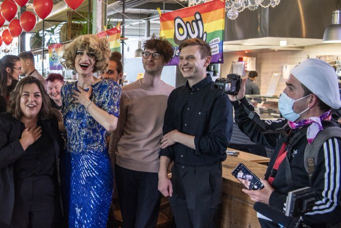 Mona Gamie alias Tobias Urech (hier neben Tamara Funiciello) kandidiert auf der SP Queer Liste im Kanton Zürich für die Wahlen 2023. Allerdings nicht als Drag-Charakter, sondern als Tobias. Drag Queen SP Nationalrat