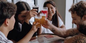«Scheinheilig» - Kanton Zug: Alkoholverbot scheitert in der Praxis!