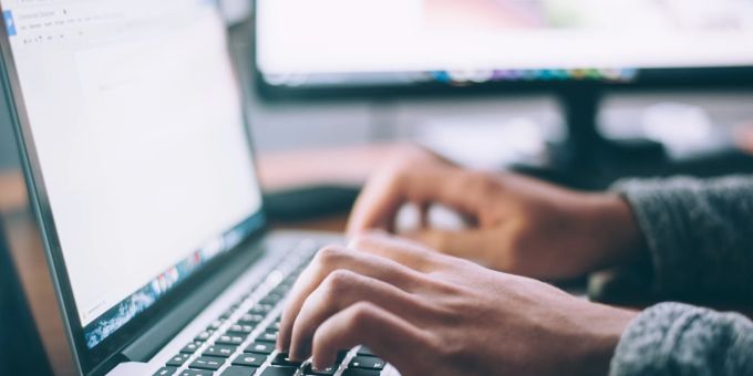 Der IV-Rentner belästigt einen Zürcher Bezirksrichter seit Jahren mit beleidigenden E-Mails. (Symbolbild) Reform KV Zürich Banken