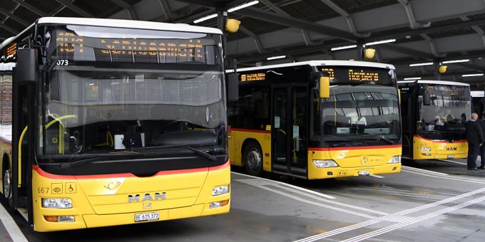 Das Bundesamt für Polizei (Fedpol) hat in der Affäre um erschlichene Subventionen bei Postauto gegen sieben Personen bedingte Geldstrafen und hohe Bussen verhängt. (Archivbild) Das Bundesamt für Polizei (Fedpol) hat in der Affäre um erschlichene Subventionen bei Postauto gegen sieben Personen bedingte Geldstrafen und hohe Bussen verhängt. (Archivbild)