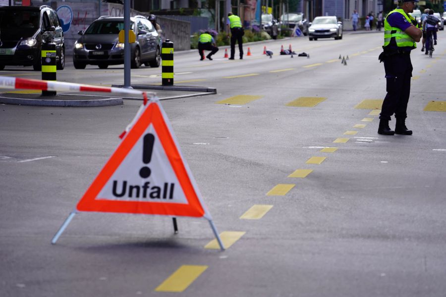 Am Freitag kam es zu einem Unfall zwischen einem Auto und einem Roller.