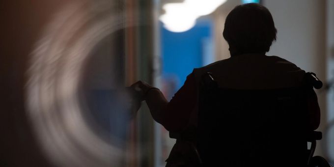 Eine Bewohnerin eines Alten- und Pflegeheims. Eine Bewohnerin eines Alten- und Pflegeheims.