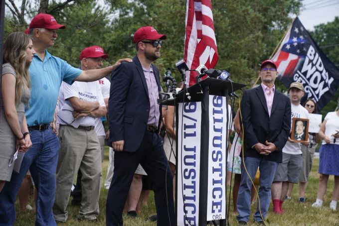 Demonstration gegen das von Donald Trump ausgerichtete, aber von Saudi-Arabien finanzierte Golfturnier. Trump