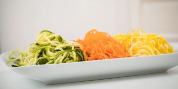 Zucchetti Karotte Spaghetti Rohkost
