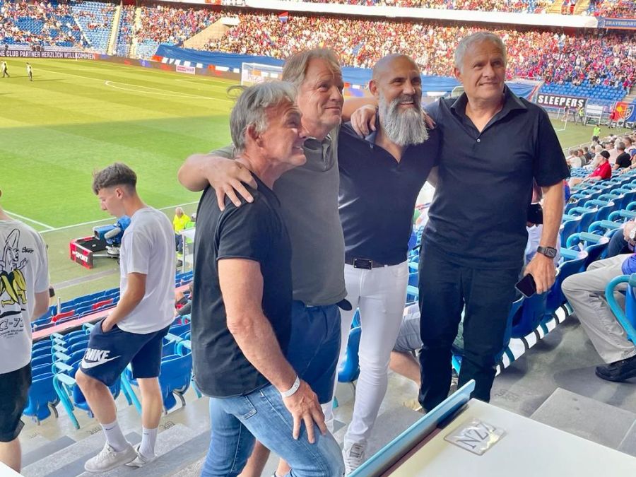 Bekannte Gesichter im St. Jakob Park: Erni Maissen, Lars Lunde (ehemals Bröndby, YB und Bayern), Jimmy Gimenez und Ruedi Zbinden (vlnr).