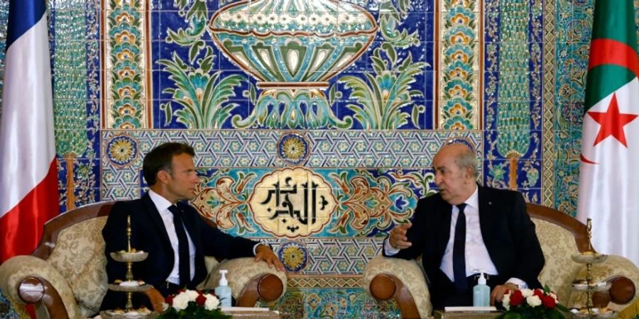 Macron (links) und Algeriens Präsident Abdelmadjid Tebboune