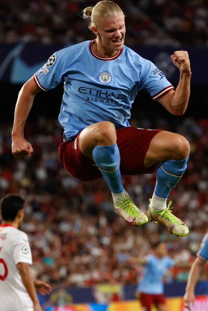 Erling Haaland kommt bei Manchester City nicht aus dem Jubeln heraus. erling haaland