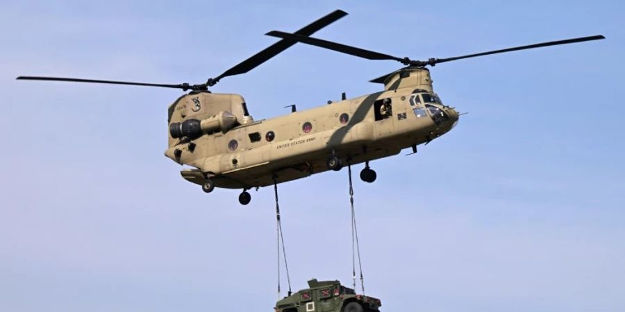 Der Chinook H-47 kann grosse Lasten transportieren