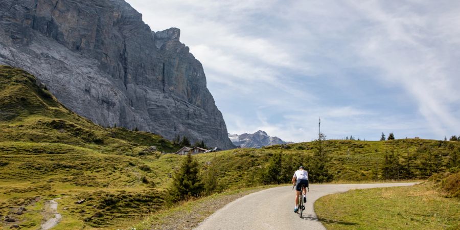 Monika Sattler auf dem Velo