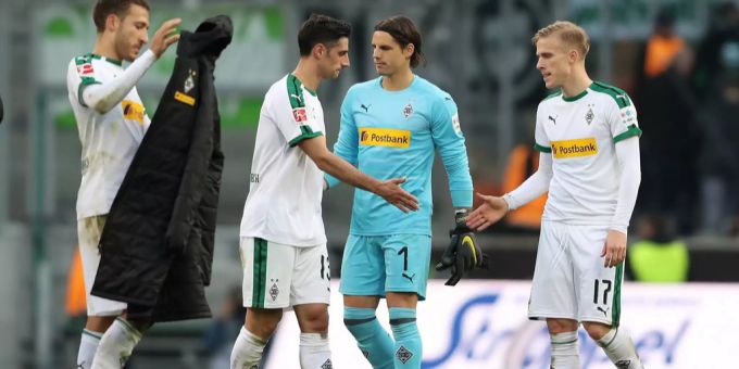 Fans von Borussia-Mönchengladbach beleidigen sich gegenseitig. Bundesliga Yann Sommer