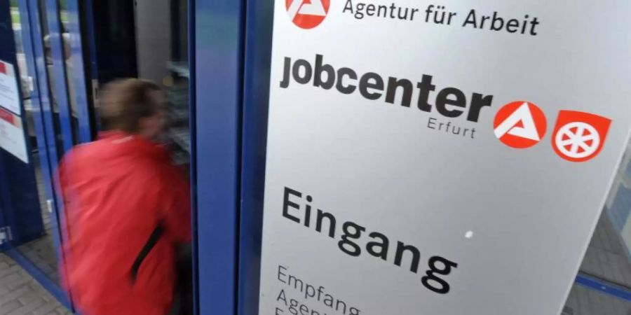 Die Jobcenter geben für das Eintreiben von Rückforderungen drei Mal so viel Geld aus, wie sie damit einnehmen. Foto: Martin Schutt