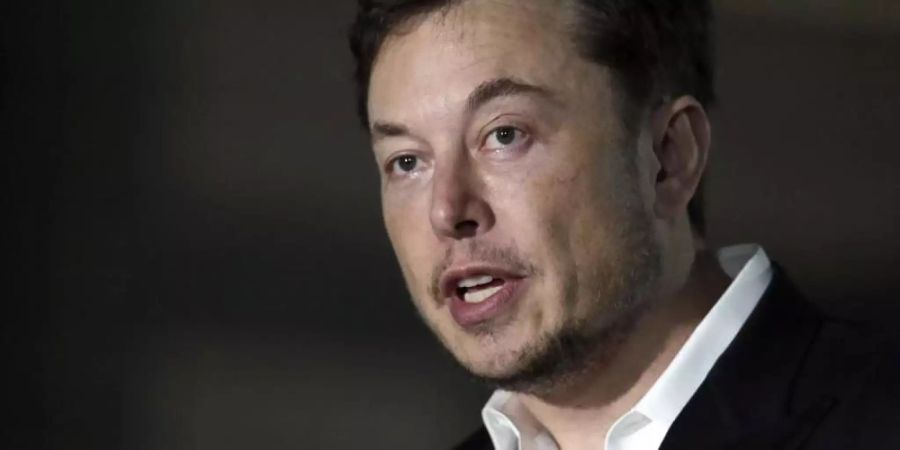 «Tesla baute 0 Autos 2011, aber wird 2019 rund 500 000 bauen», twitterte Unternehmenschef Musk. Das wertet die Börsenaufsicht SEC als Verstoss gegen Auflagen. Foto: Kiichiro Sato/AP