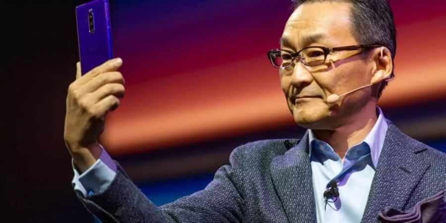 «Wir bleiben im Smartphone-Markt engagiert», sagte der Chef der Mobilfunk-Sparte des Konzerns, Mitsuya Kishida, der dpa auf dem Mobile World Congress in Barcelona. Foto: Andrej Sokolow