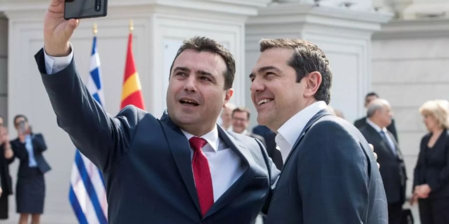 Selfie mit Freund: Zaev (l.) mit Tsipras in Skopje