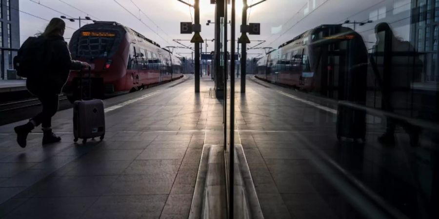 Regionalzug der Bahn am Berliner Hauptbahnhof