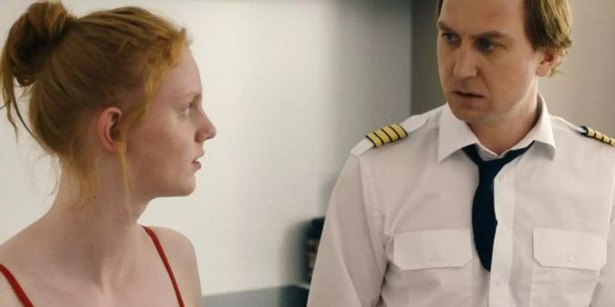 Stefan Hoffmann (Lars Eidinger) fällt es schwer, Verantwortung für seine Tochter Vicky (Matilda Berger) zu übernehmen. Foto: Jens Harant Stefan Hoffmann (Lars Eidinger) fällt es schwer, Verantwortung für seine Tochter Vicky (Matilda Berger) zu übernehmen. Foto: Jens Harant