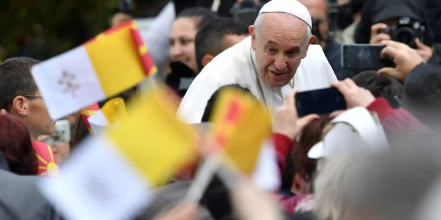 Papst Franziskus auf dem Weg zur Messe