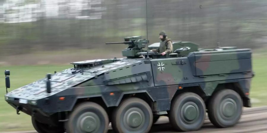 Ein Radtransportpanzer Boxer von der ARTEC. Das Unternehmen ist ein Joint-Venture von Krauss-Maffei Wegmann (KMW) und der Rheinmetall MAN Military Vehicles GmbH (RMMV) Foto: Christian Charisius