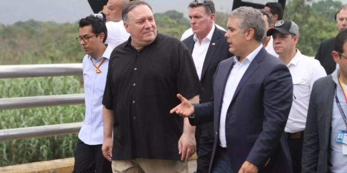 US-Aussenminister Mike Pompeo mit dem kolumbianischen Präsidenten Ivan Duque an der Grenze zu Venezluela. Foto: Rafael Hernandez US-Aussenminister Mike Pompeo mit dem kolumbianischen Präsidenten Ivan Duque an der Grenze zu Venezluela. Foto: Rafael Hernandez