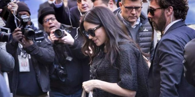 Von Fotografen umringt: Meghan, Herzogin von Sussex, zu Besuch in New York. Foto: Kevin Hagen/AP Von Fotografen umringt: Meghan, Herzogin von Sussex, zu Besuch in New York. Foto: Kevin Hagen/AP