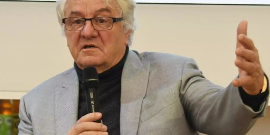 Der Kunstmäzen und Sammler Hasso Plattner im Museum Barberini. Foto: Bernd Settnik/dpa-Zentralbild/dpa