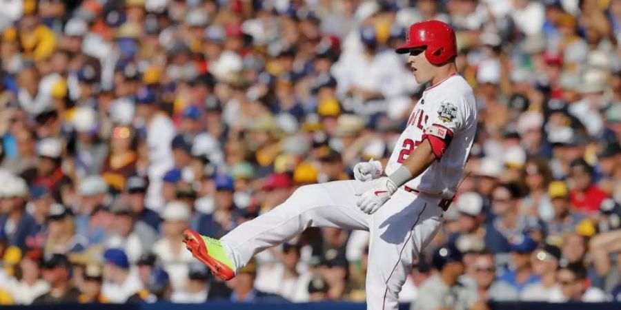 Mike Trout und die Los Angeles Angels haben sich Angaben von US-Medien auf einen Zwölf-Jahres-Kontrakt geeinigt. Foto: J. Mabanglo/EPA