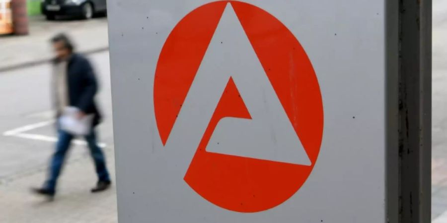 Nachfrage nach Arbeitskräften im April weiter hoch