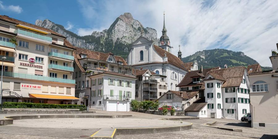 Ausblick auf kath. Kirche St. Martin in Schwyz.