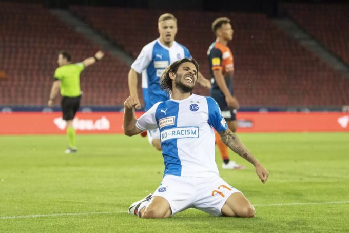 Doppeltorschütze Buff lässt den Grasshopper Club Zürich jubeln. Grasshopper Club Zürich