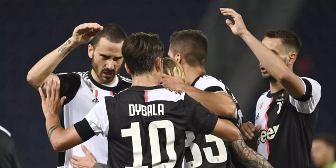 Paulo Dybala und seine Teamkameraden von Juventus Turin feiern das schön herausgespielte 2:0 gegen Bologna. Juventus Turin Dybala