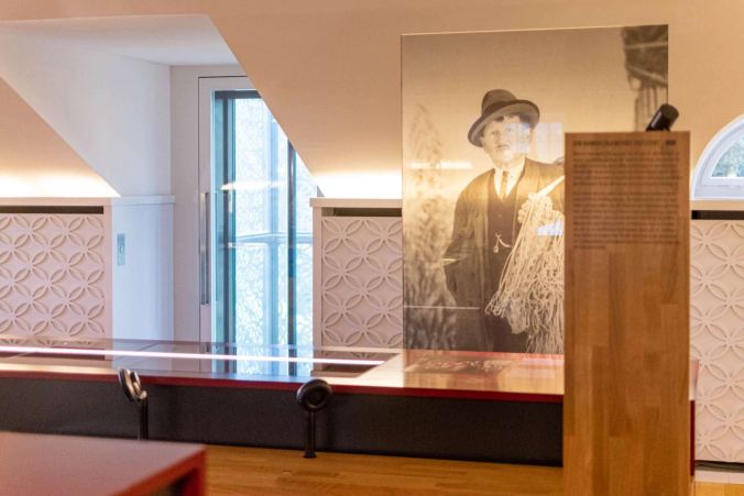 Das Strohmuseum ist verfügt über einen Aussenlift und ist somit rollstuhlgängig.
