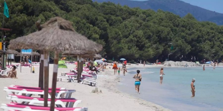 Ein Strand im Norden von Mallorca. Foto: Clara Margais/dpa