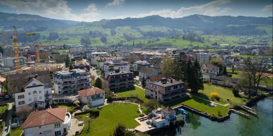 Im Ortszentrum der Gemeinde Lachen (SZ).