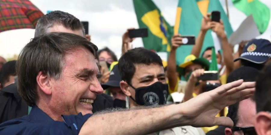 Brasiliens Präsident Jair Bolsonaro mit Anhängern