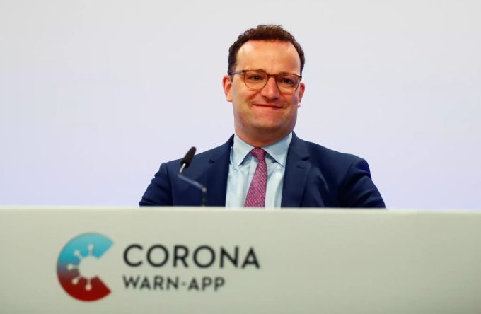 Bundesgesundheitsminister Jens Spahn (CDU) nimmt an der Präsentation der offiziellen Corona-Warn-App teil. Bundesgesundheitsminister Jens Spahn