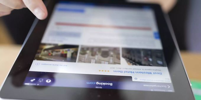 Buchungsplattformen wie etwa Booking sollen Hotels nicht mehr verbieten dürfen, Zimmer auf ihren eigenen Websites billiger anzubieten. booking coronavirus