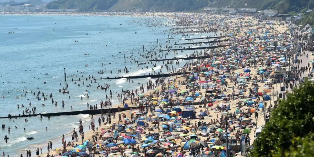 Strand in Bournemouth massiv überfüllt - Behörden erklären ...