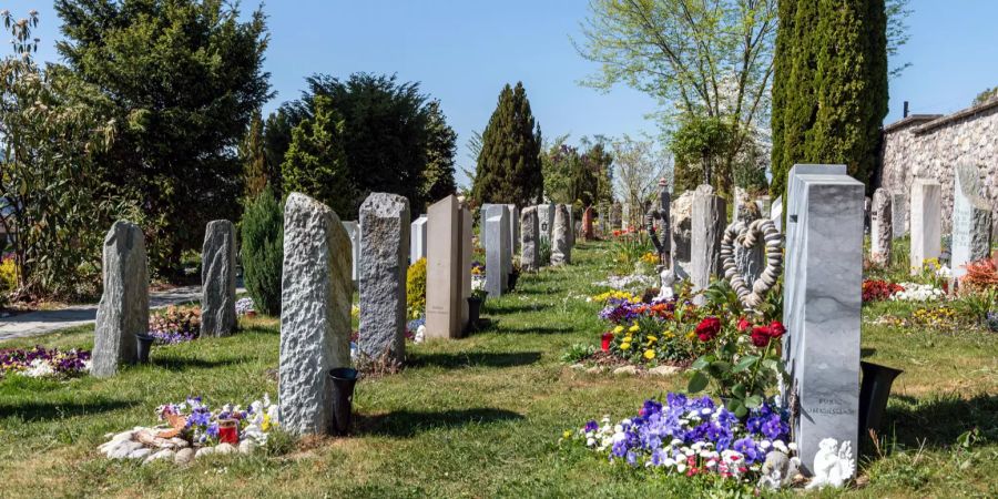 Friedhof bei der Kirche Wichtrach.