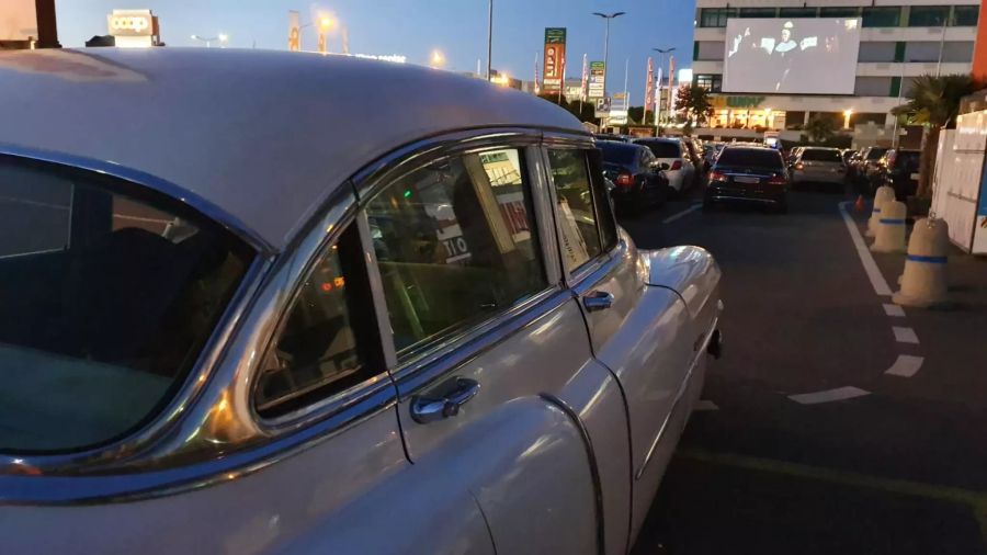 Das Autokino in Dietlikon findet auf dem Jumbo-Parkplatz statt.