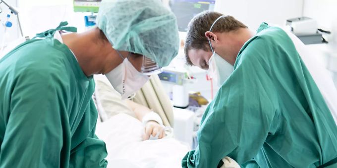 Angst vor dem Pranger verzögert in der Schweiz eine zentrale Erfassung von ärztlichen Fehlern mit oft irreparablen Schäden an Patienten (Symbolbild). Spitalfehler