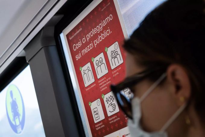 In der Schweiz halten sich die meisten an die Maskenpflicht im ÖV. Maskenpflicht ÖV