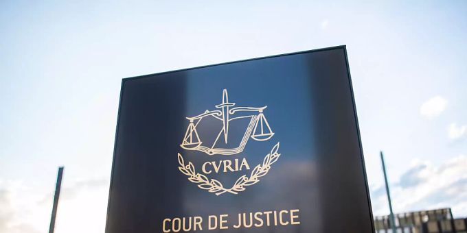 ARCHIV - Ein Schild mit der Aufschrift «Cour de Justice de l'Union Europeene» steht vor dem Europäischen Gerichtshof im Europaviertel. Foto: Arne Immanuel Bänsch/dpa ARCHIV - Ein Schild mit der Aufschrift «Cour de Justice de l'Union Europeene» steht vor dem Europäischen Gerichtshof im Europaviertel. Foto: Arne Immanuel Bänsch/dpa