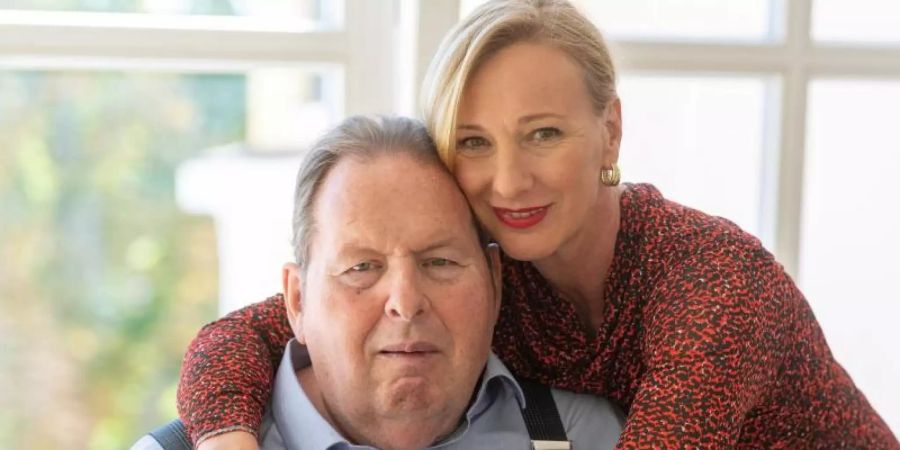 Sie sind glücklich: Ottfried Fischer und Simone Brandlmeier. Foto: Armin Weigel/dpa