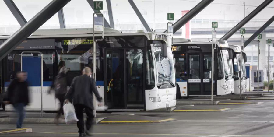 Busstation Flughafen Zürich