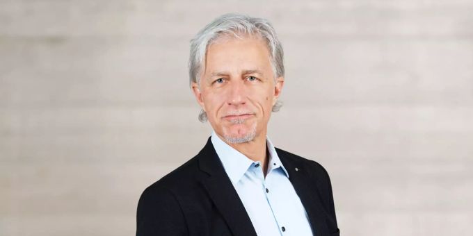 Schuldirektor Mathias Gabathuler. Mathias Gabathuler